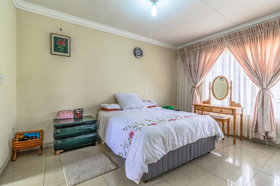 4 Bedroom Property for Sale in Oakdene Gauteng