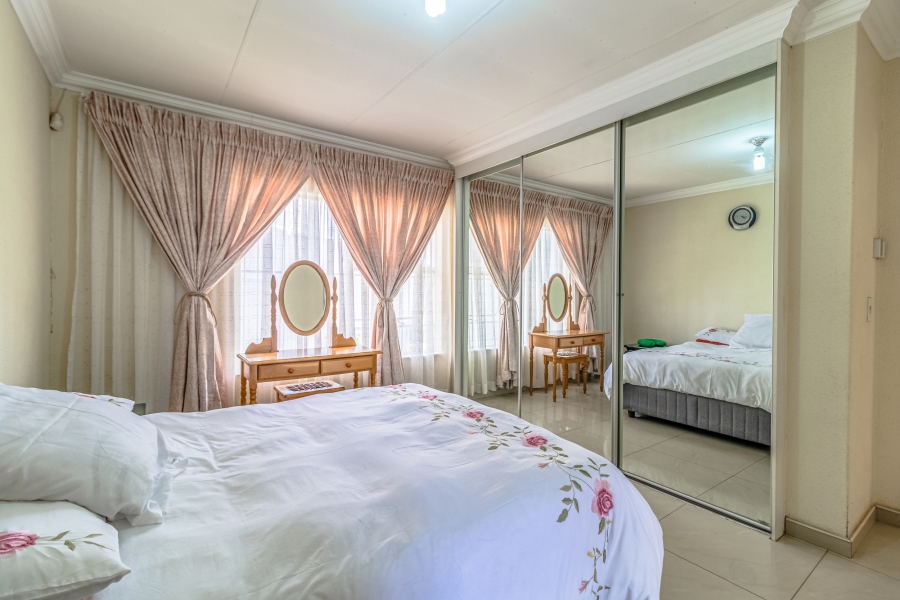 4 Bedroom Property for Sale in Oakdene Gauteng