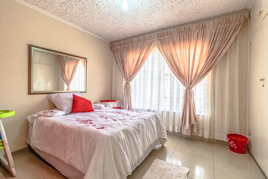 4 Bedroom Property for Sale in Oakdene Gauteng