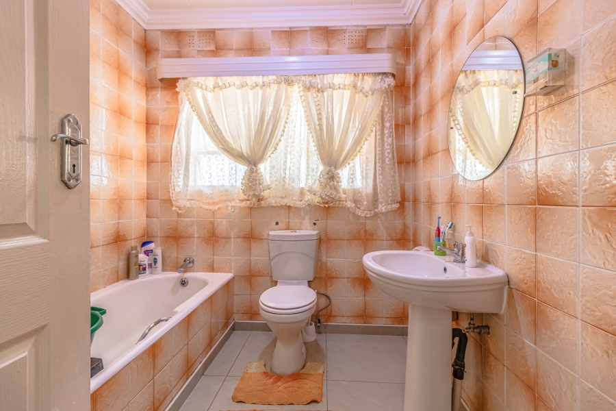 4 Bedroom Property for Sale in Oakdene Gauteng