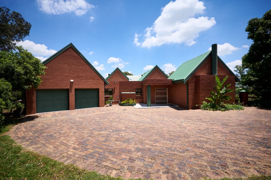 4 Bedroom Property for Sale in Carlswald Gauteng