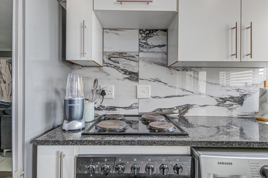 1 Bedroom Property for Sale in Morningside Gauteng