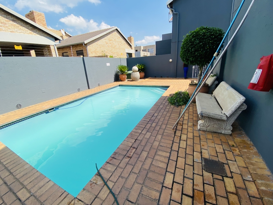 To Let 2 Bedroom Property for Rent in New Redruth Gauteng