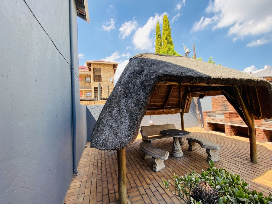 To Let 2 Bedroom Property for Rent in New Redruth Gauteng