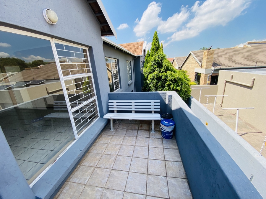 To Let 2 Bedroom Property for Rent in New Redruth Gauteng