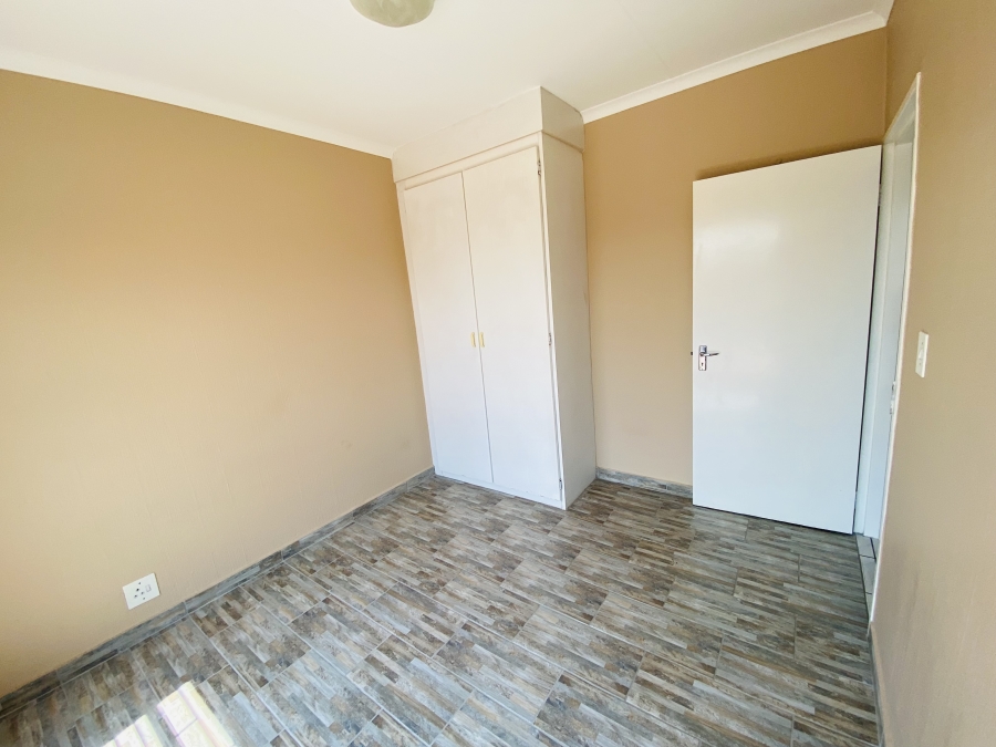 To Let 2 Bedroom Property for Rent in New Redruth Gauteng