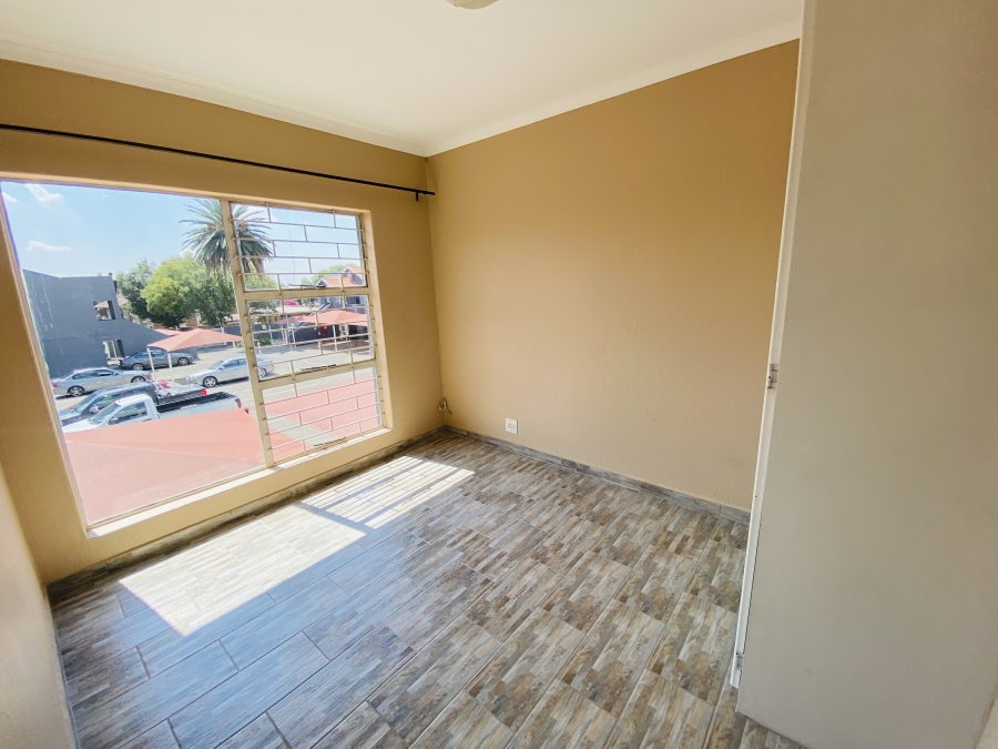 To Let 2 Bedroom Property for Rent in New Redruth Gauteng