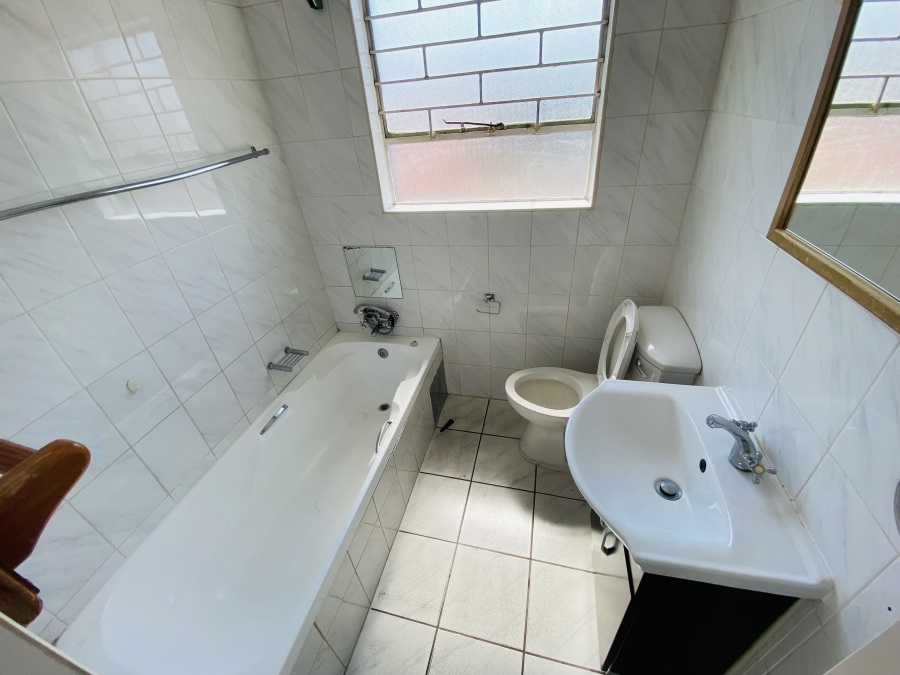 To Let 2 Bedroom Property for Rent in New Redruth Gauteng