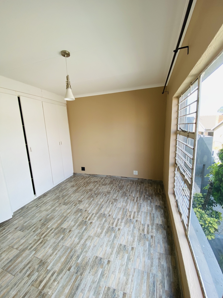 To Let 2 Bedroom Property for Rent in New Redruth Gauteng