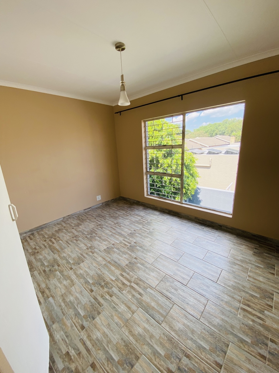 To Let 2 Bedroom Property for Rent in New Redruth Gauteng