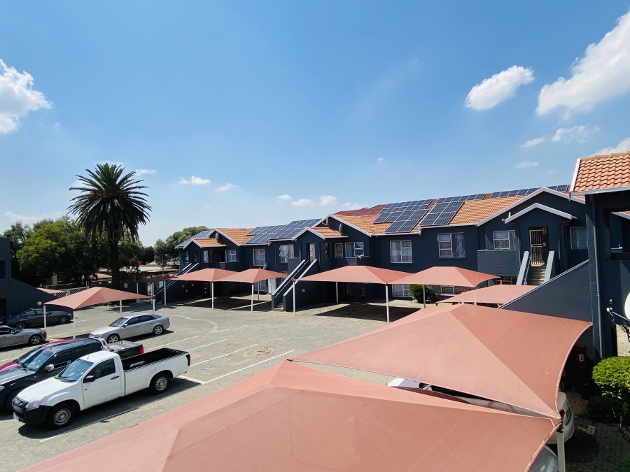 To Let 2 Bedroom Property for Rent in New Redruth Gauteng