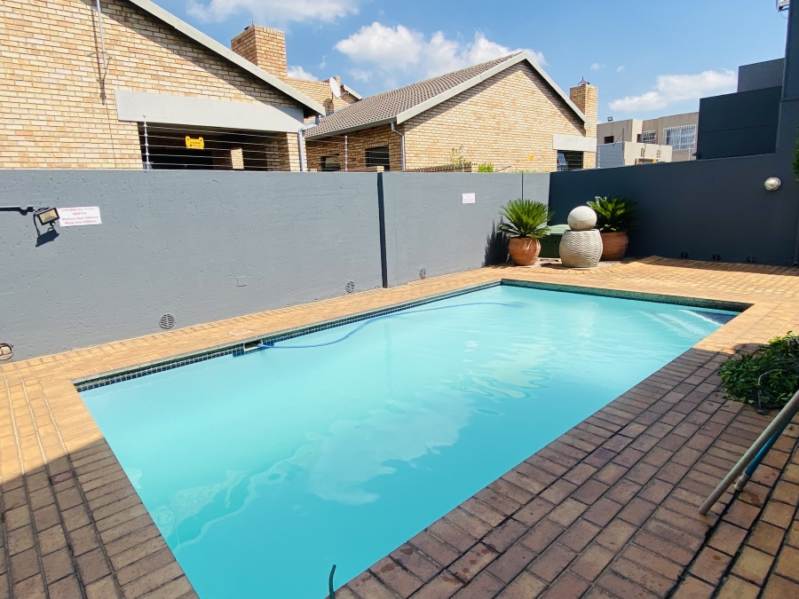 To Let 2 Bedroom Property for Rent in New Redruth Gauteng
