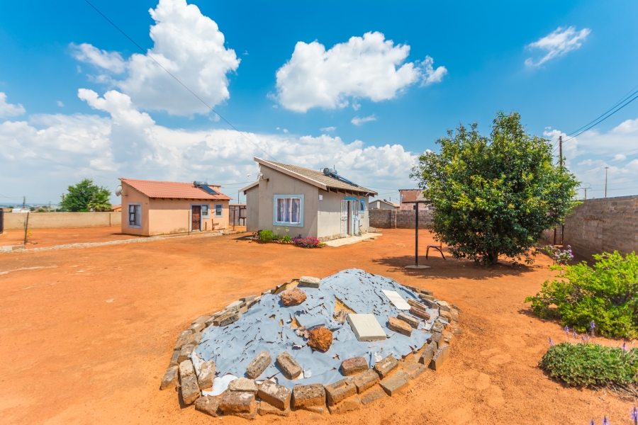 2 Bedroom Property for Sale in Mohlakeng Gauteng
