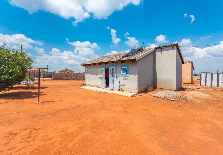 2 Bedroom Property for Sale in Mohlakeng Gauteng