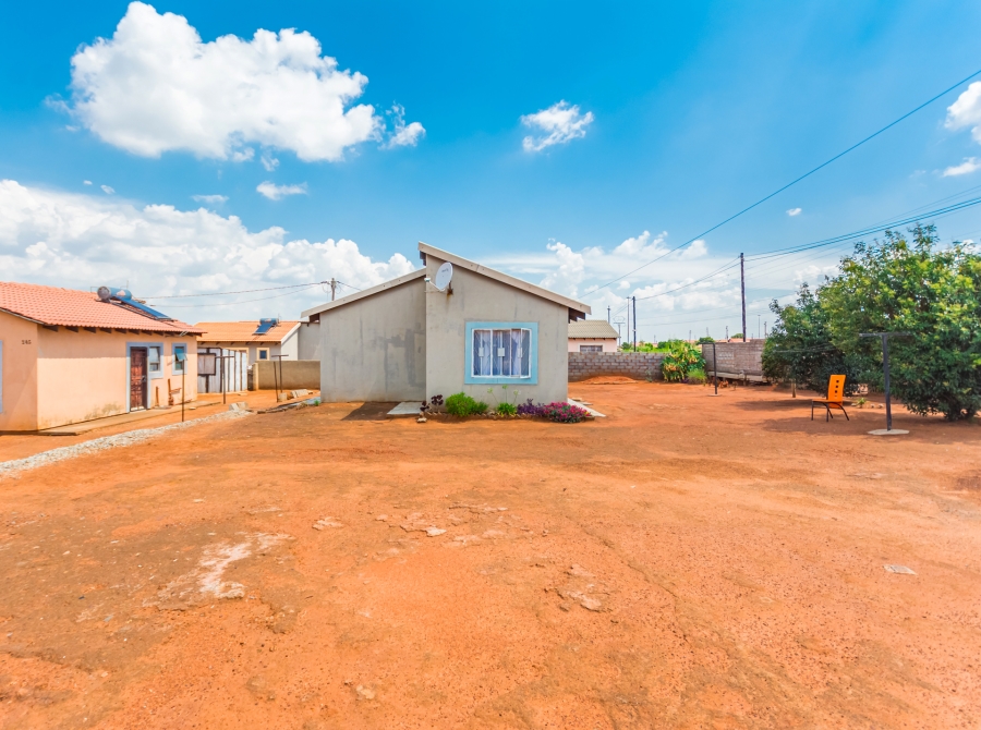 2 Bedroom Property for Sale in Mohlakeng Gauteng
