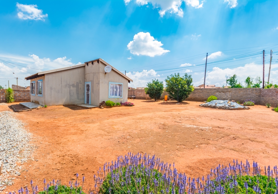 2 Bedroom Property for Sale in Mohlakeng Gauteng