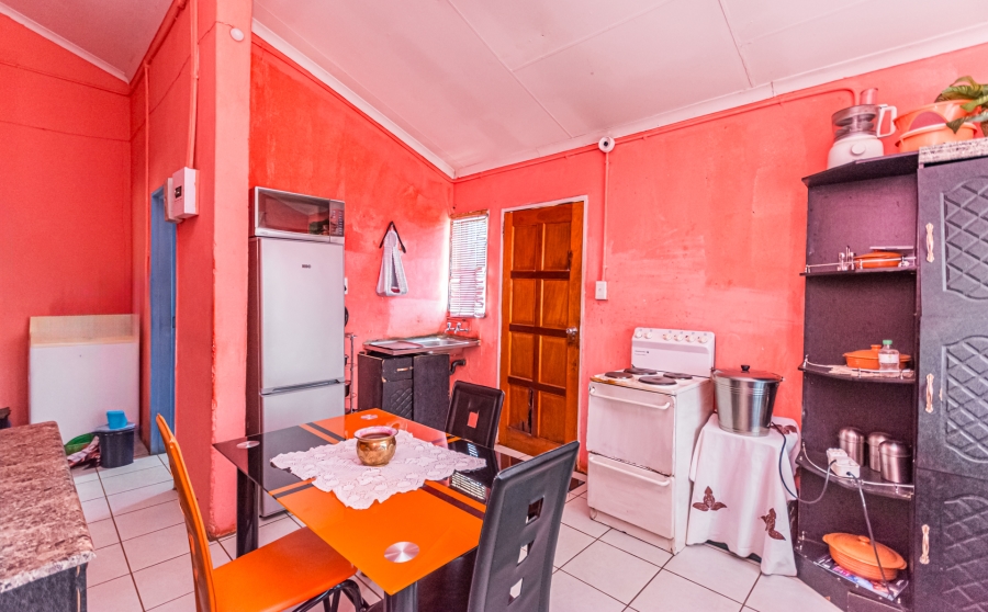 2 Bedroom Property for Sale in Mohlakeng Gauteng