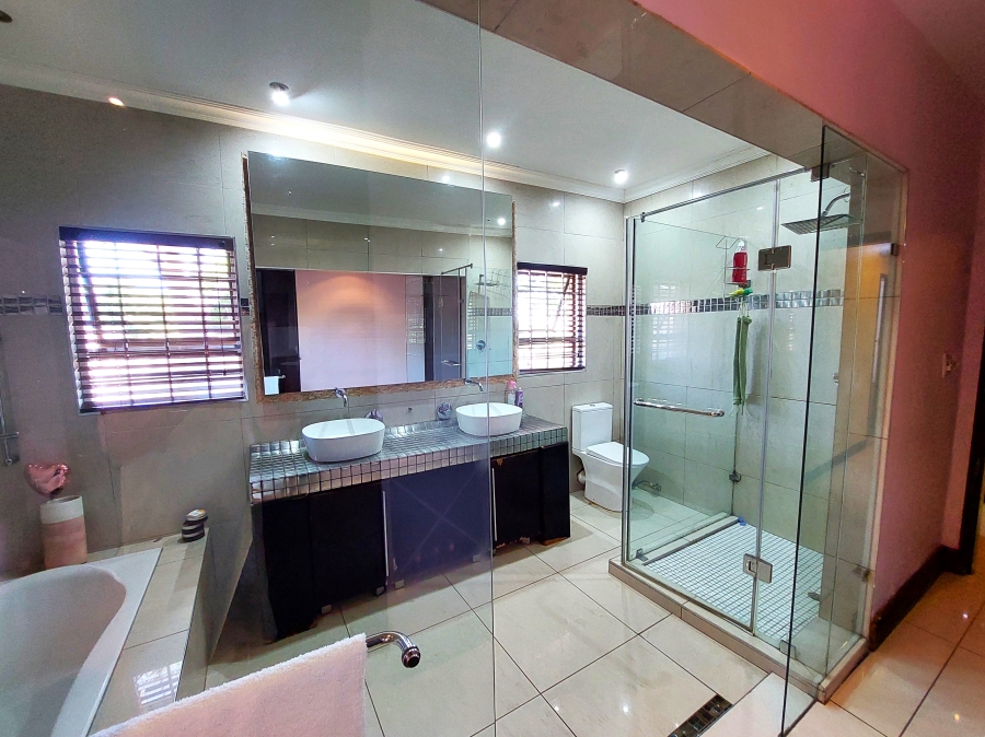 4 Bedroom Property for Sale in Waterkloof Ridge Gauteng