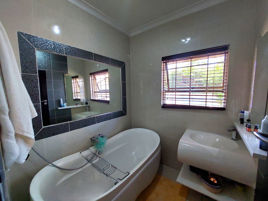 4 Bedroom Property for Sale in Waterkloof Ridge Gauteng