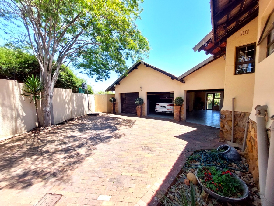 4 Bedroom Property for Sale in Waterkloof Ridge Gauteng