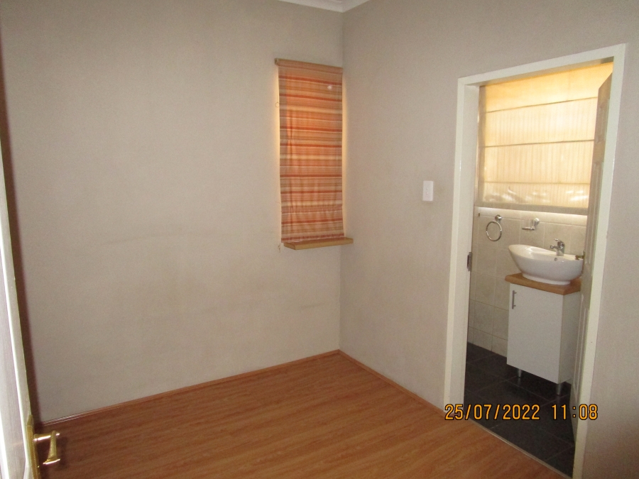 To Let 1 Bedroom Property for Rent in Edenvale Central Gauteng