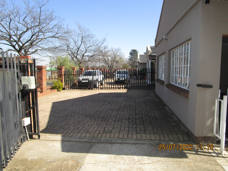 To Let 1 Bedroom Property for Rent in Edenvale Central Gauteng