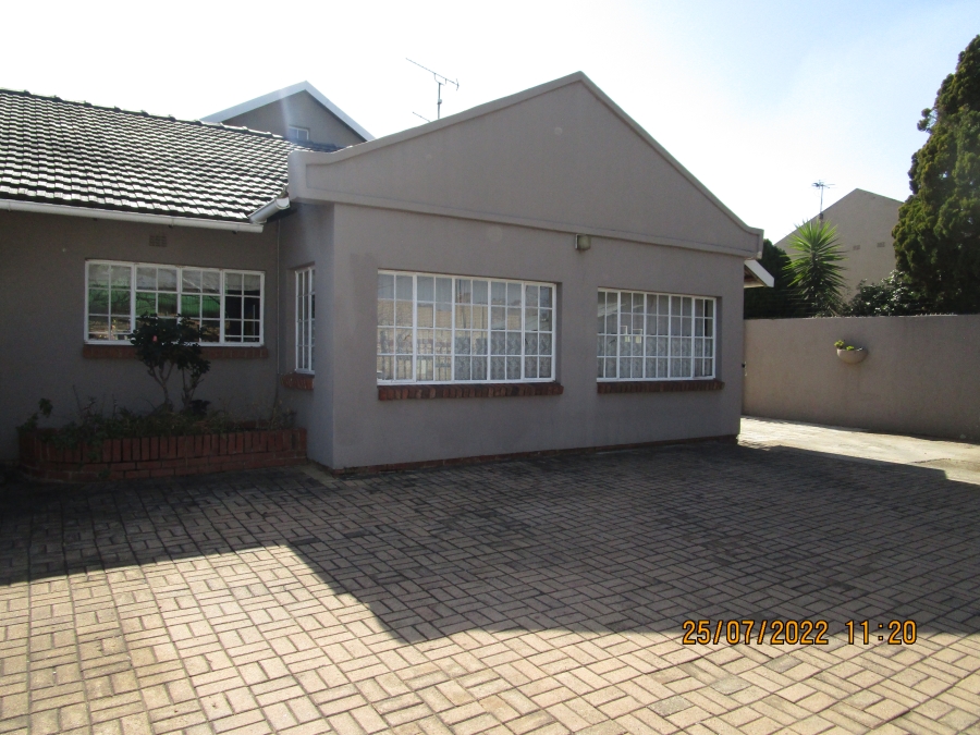 To Let 1 Bedroom Property for Rent in Edenvale Central Gauteng