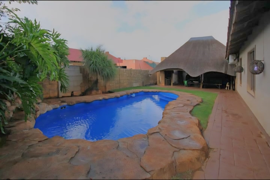 To Let 3 Bedroom Property for Rent in Randpoort Gauteng