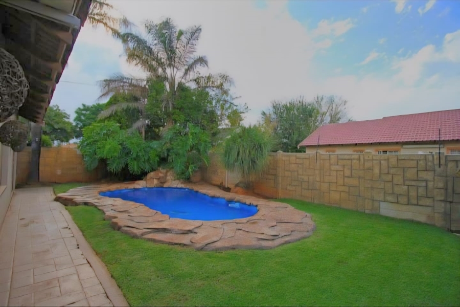 To Let 3 Bedroom Property for Rent in Randpoort Gauteng