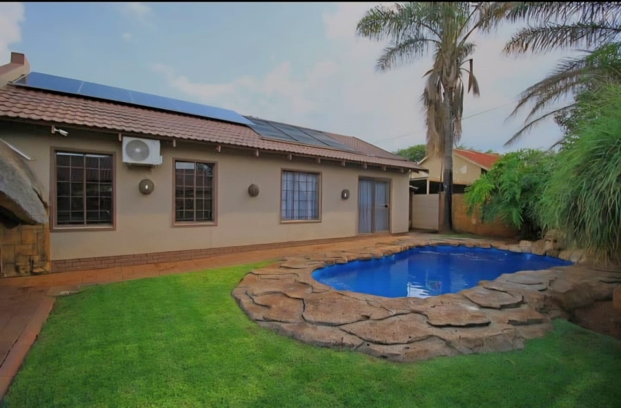 To Let 3 Bedroom Property for Rent in Randpoort Gauteng