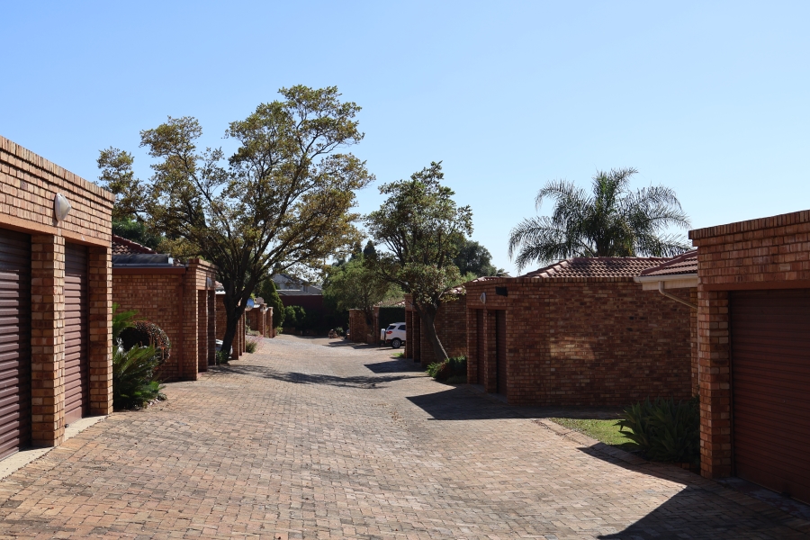 To Let 3 Bedroom Property for Rent in Sundowner Gauteng