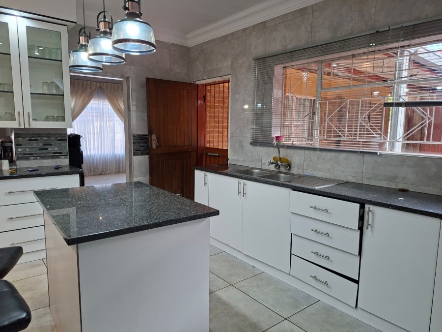 4 Bedroom Property for Sale in Vanderbijlpark SE 7 Gauteng