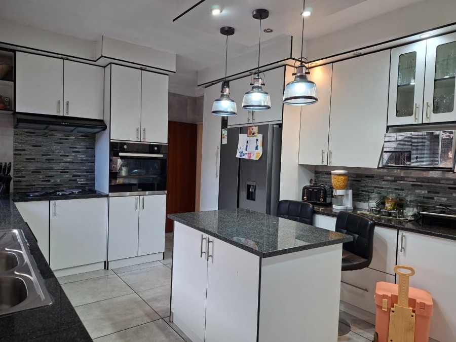 4 Bedroom Property for Sale in Vanderbijlpark SE 7 Gauteng