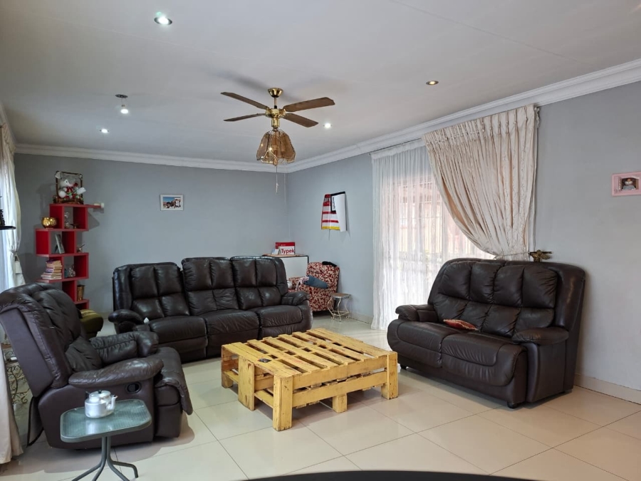 4 Bedroom Property for Sale in Vanderbijlpark SE 7 Gauteng