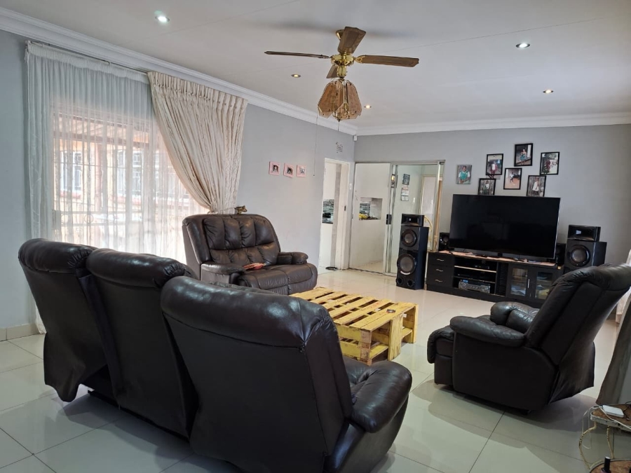 4 Bedroom Property for Sale in Vanderbijlpark SE 7 Gauteng