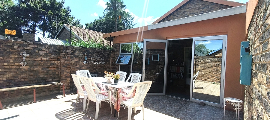 2 Bedroom Property for Sale in Wierda Park Gauteng