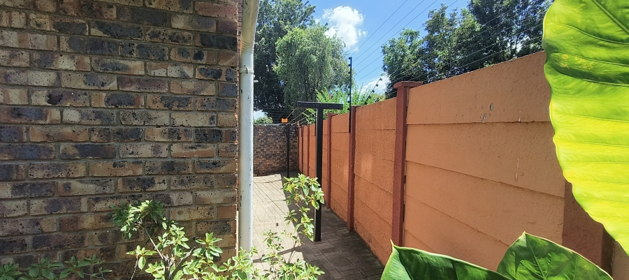 2 Bedroom Property for Sale in Wierda Park Gauteng