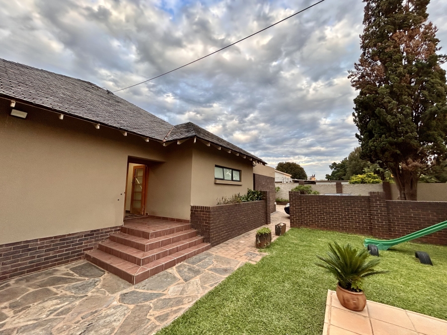4 Bedroom Property for Sale in Waverley Gauteng