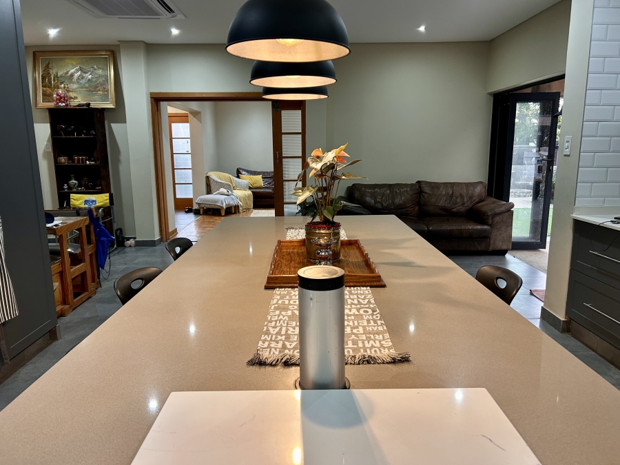 4 Bedroom Property for Sale in Waverley Gauteng