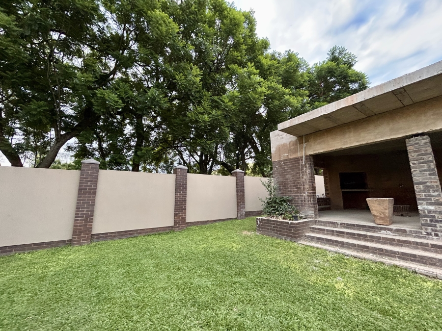 4 Bedroom Property for Sale in Waverley Gauteng