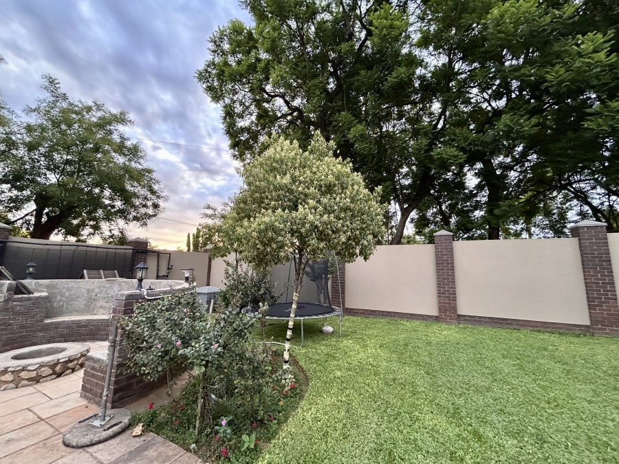 4 Bedroom Property for Sale in Waverley Gauteng