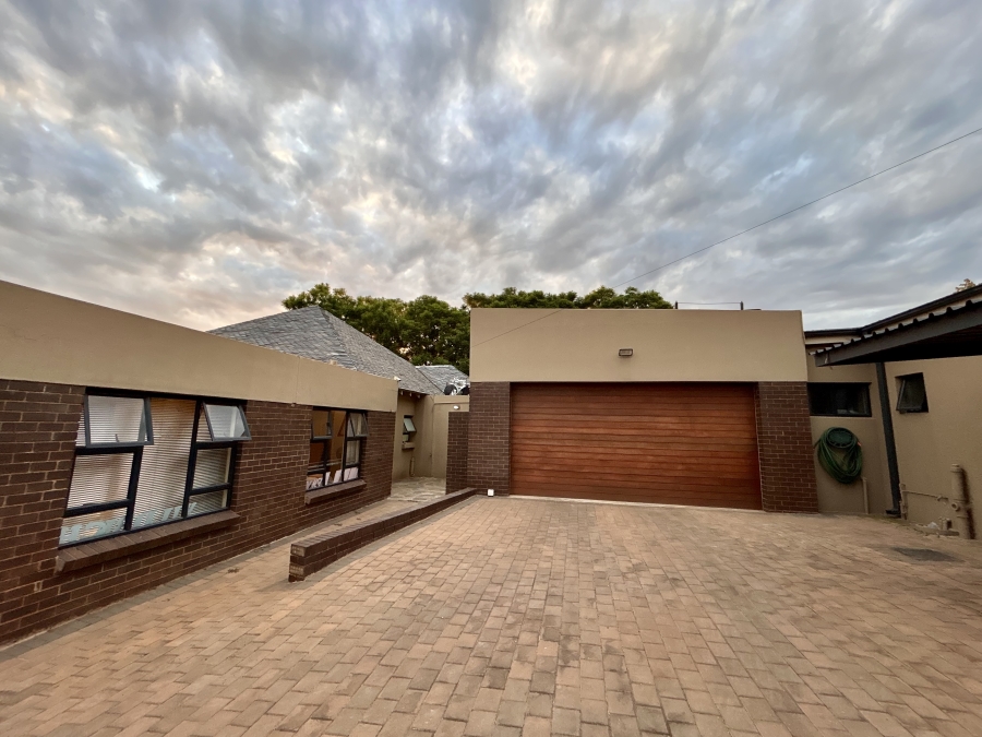 4 Bedroom Property for Sale in Waverley Gauteng