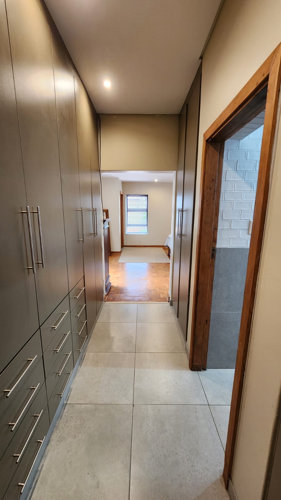 6 Bedroom Property for Sale in Waverley Gauteng