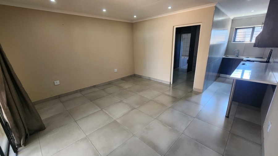 6 Bedroom Property for Sale in Waverley Gauteng