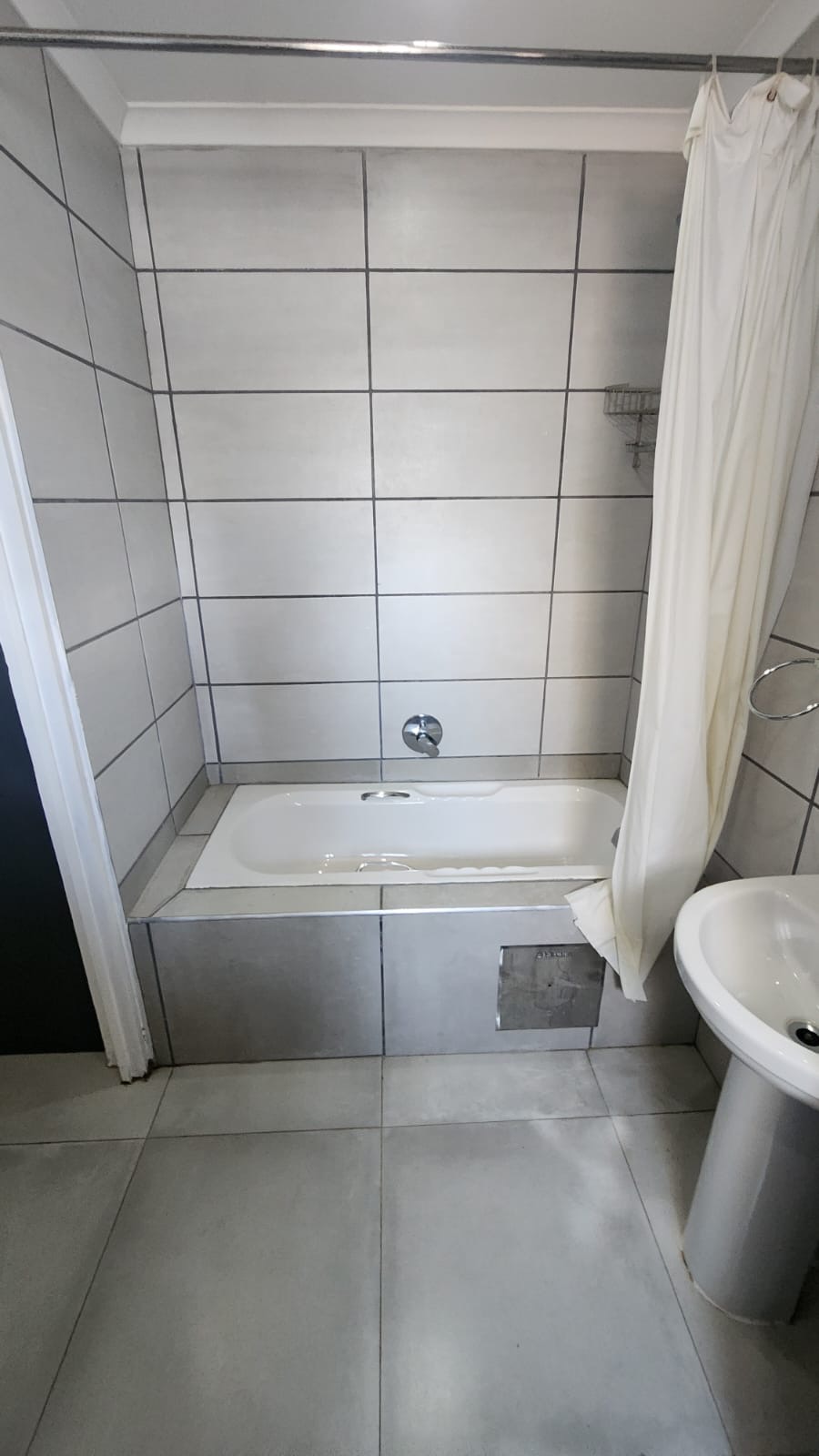 6 Bedroom Property for Sale in Waverley Gauteng