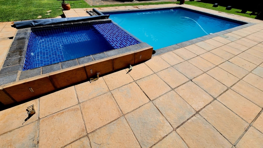 6 Bedroom Property for Sale in Waverley Gauteng