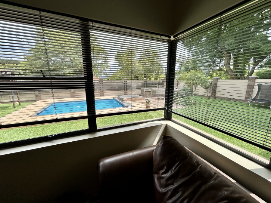 6 Bedroom Property for Sale in Waverley Gauteng