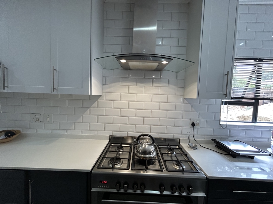 6 Bedroom Property for Sale in Waverley Gauteng