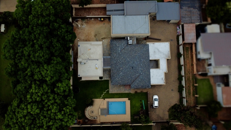 6 Bedroom Property for Sale in Waverley Gauteng