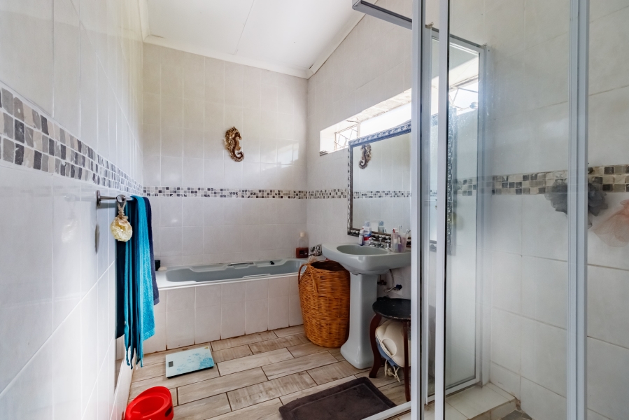 3 Bedroom Property for Sale in Glen Austin Gauteng